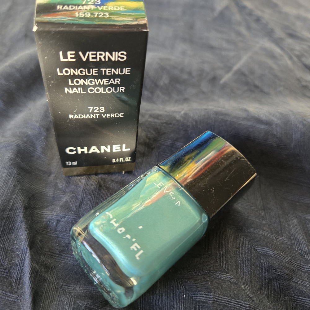 CHANEL Le Vernis Longwear Nail Colour in Radiant Verde